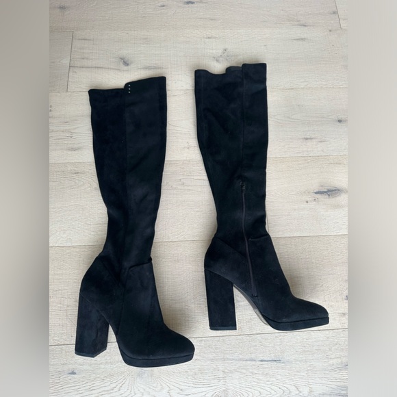 Black suede heeled boots - Picture 9 of 11